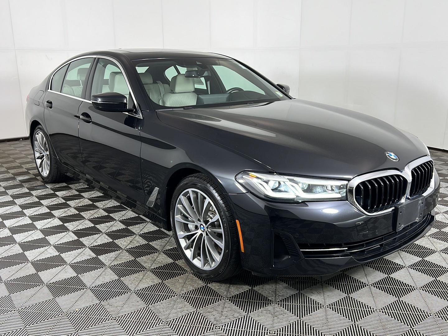 Used 2023 Black Sapphire Metallic BMW 540i xDrive image 19