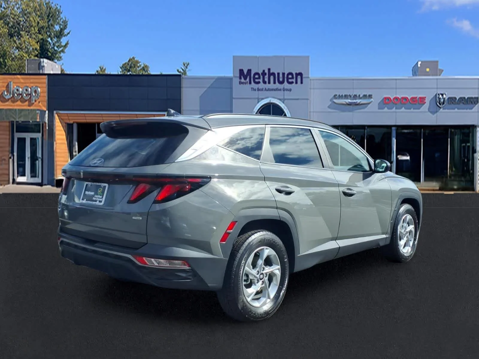 Used 2024 Hampton Gray Hyundai SEL image 4