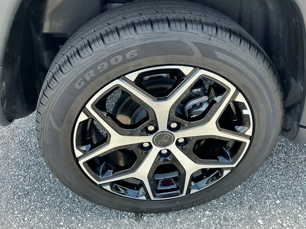 Used 2025 White Jeep Limited image 19