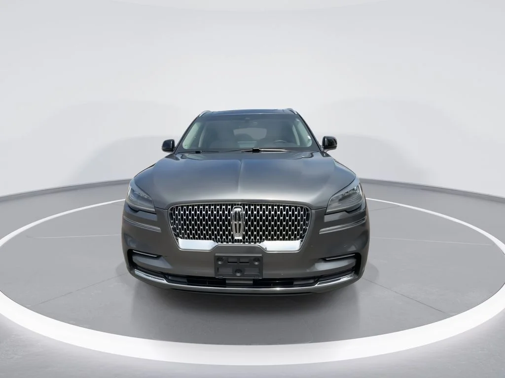 Used 2023 Gray Lincoln Standard image 3