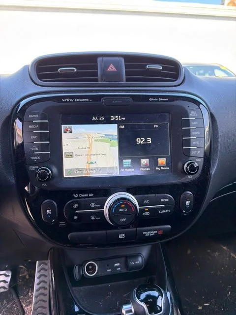 Used 2015 Silver Kia Exclaim image 17