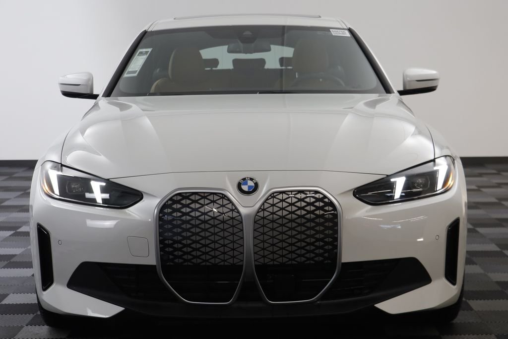 New 2026 Mineral White Metallic BMW xDrive40 image 24