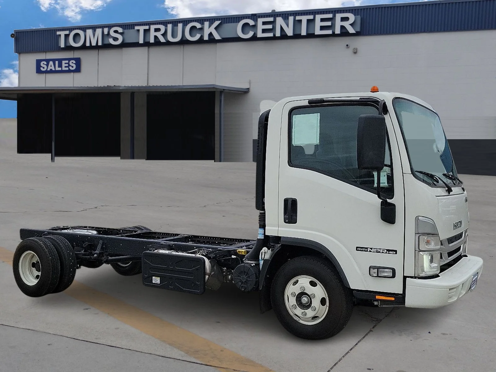 2024 Isuzu NPR-HD's photo