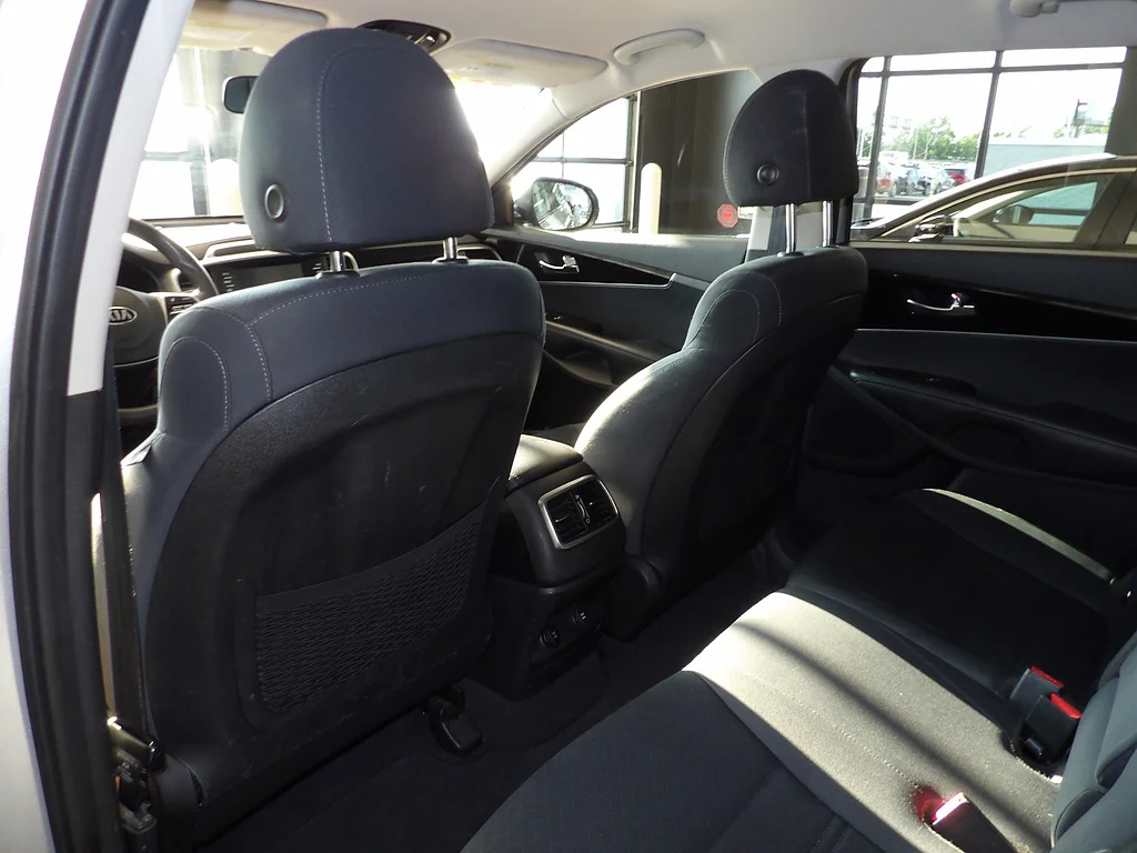Used 2019 Sparkling Silver Kia LX V6 image 22