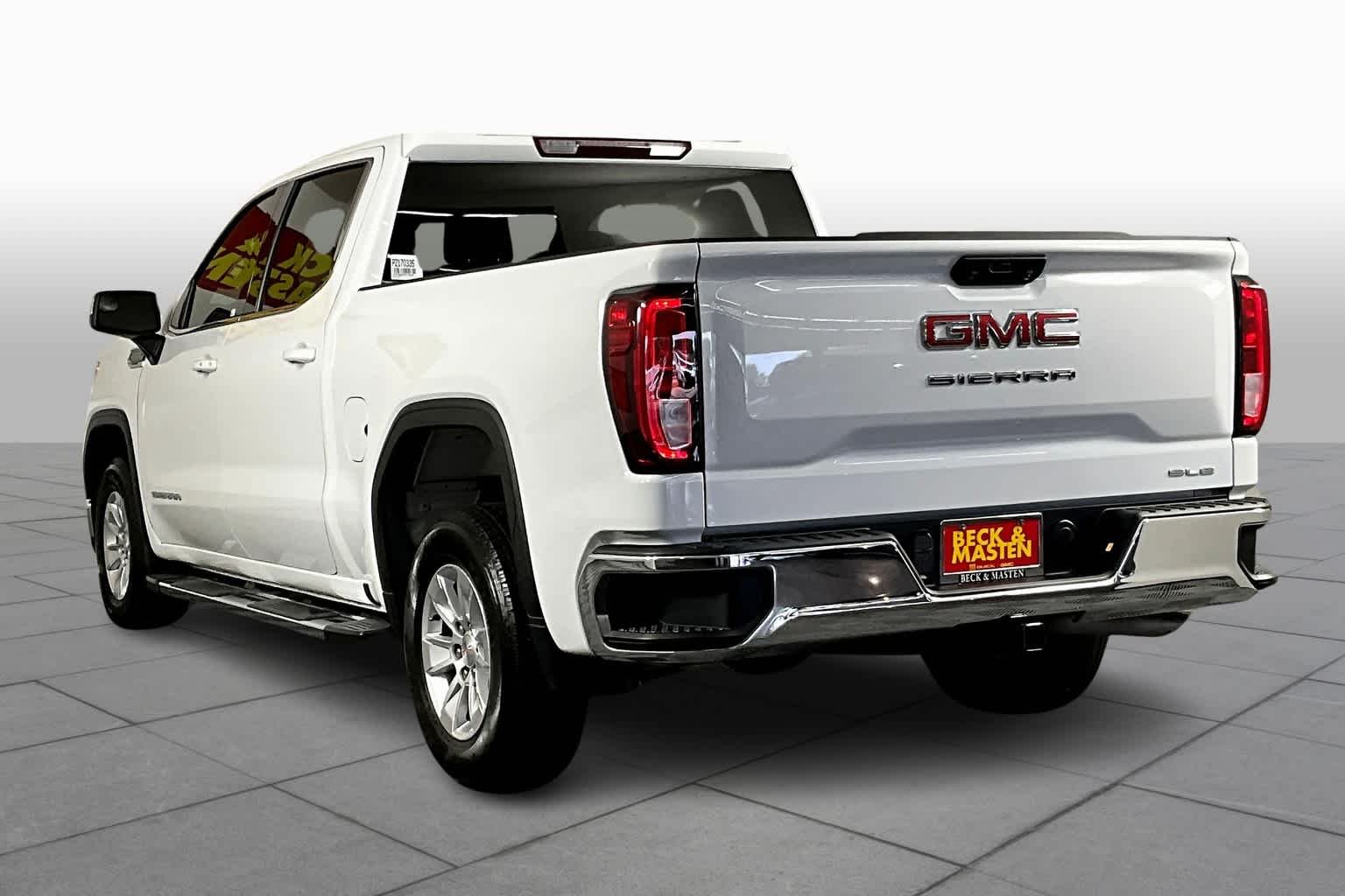 Used 2023 Summit White GMC SLE image 12