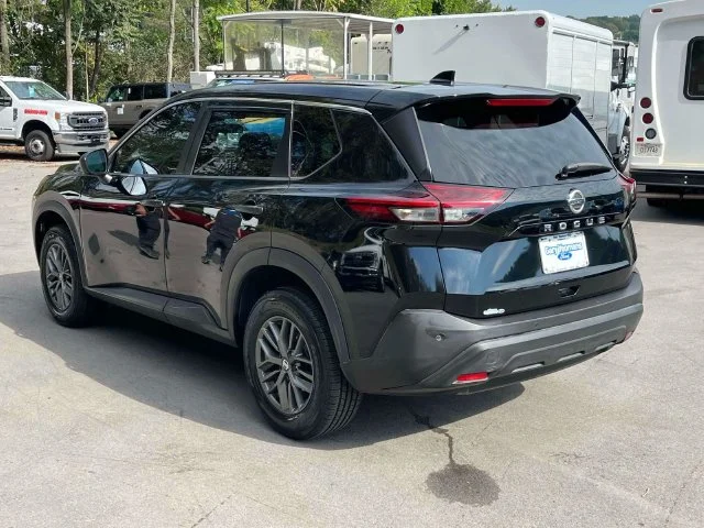 Used 2021 Black Nissan S image 5