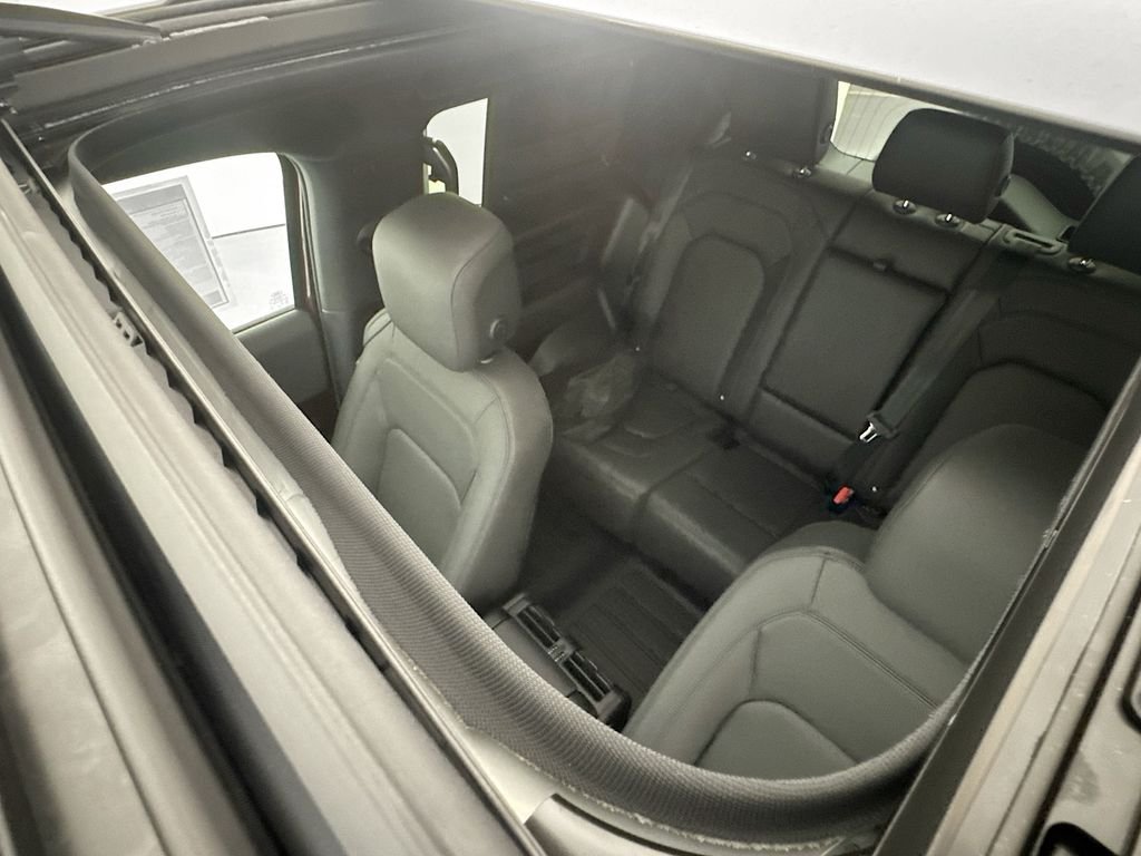 New 2026 Sedona Red Land Rover X-Dynamic SE image 22