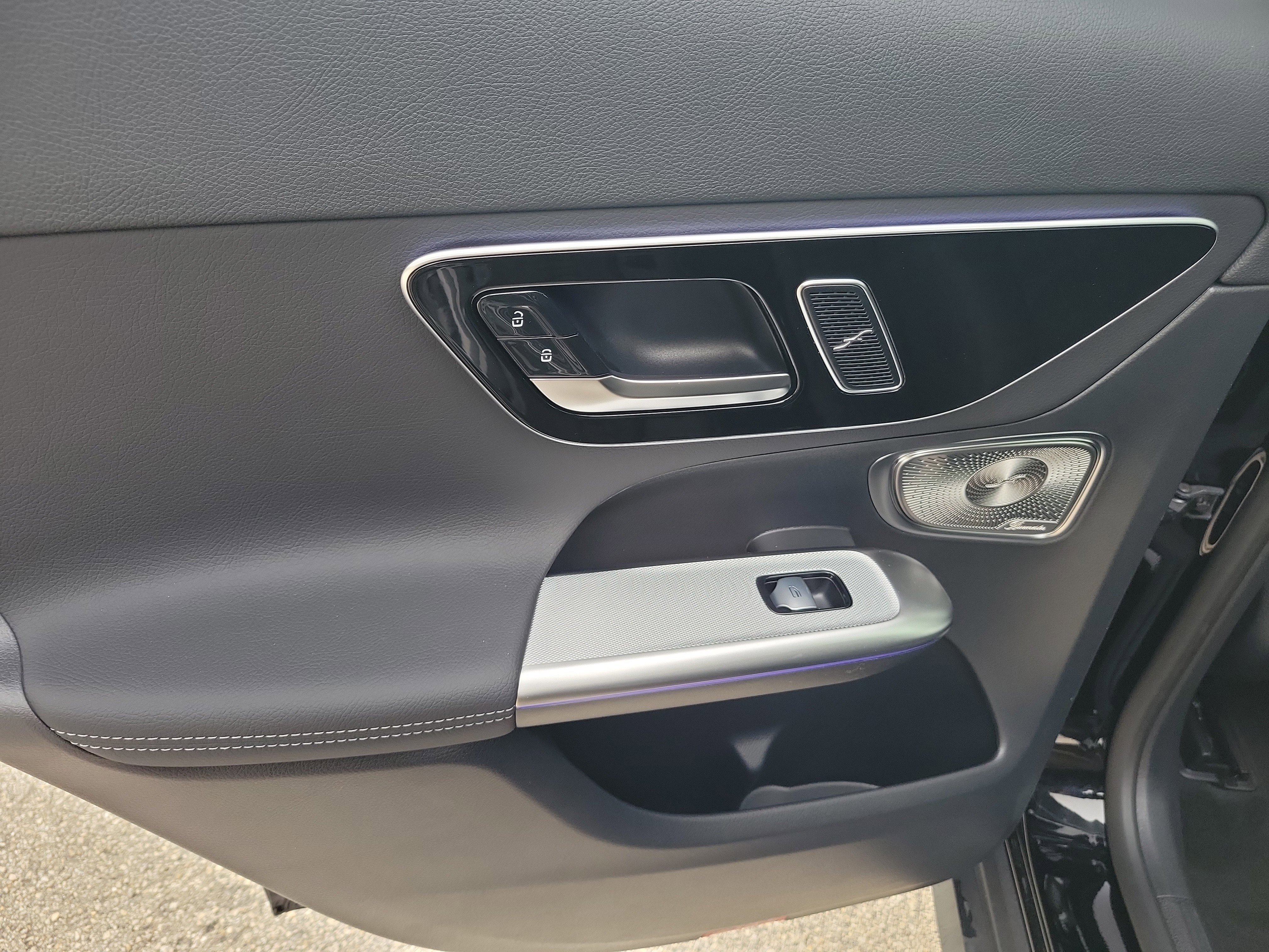 New 2026 Black Mercedes-Benz GLC 300 image 38