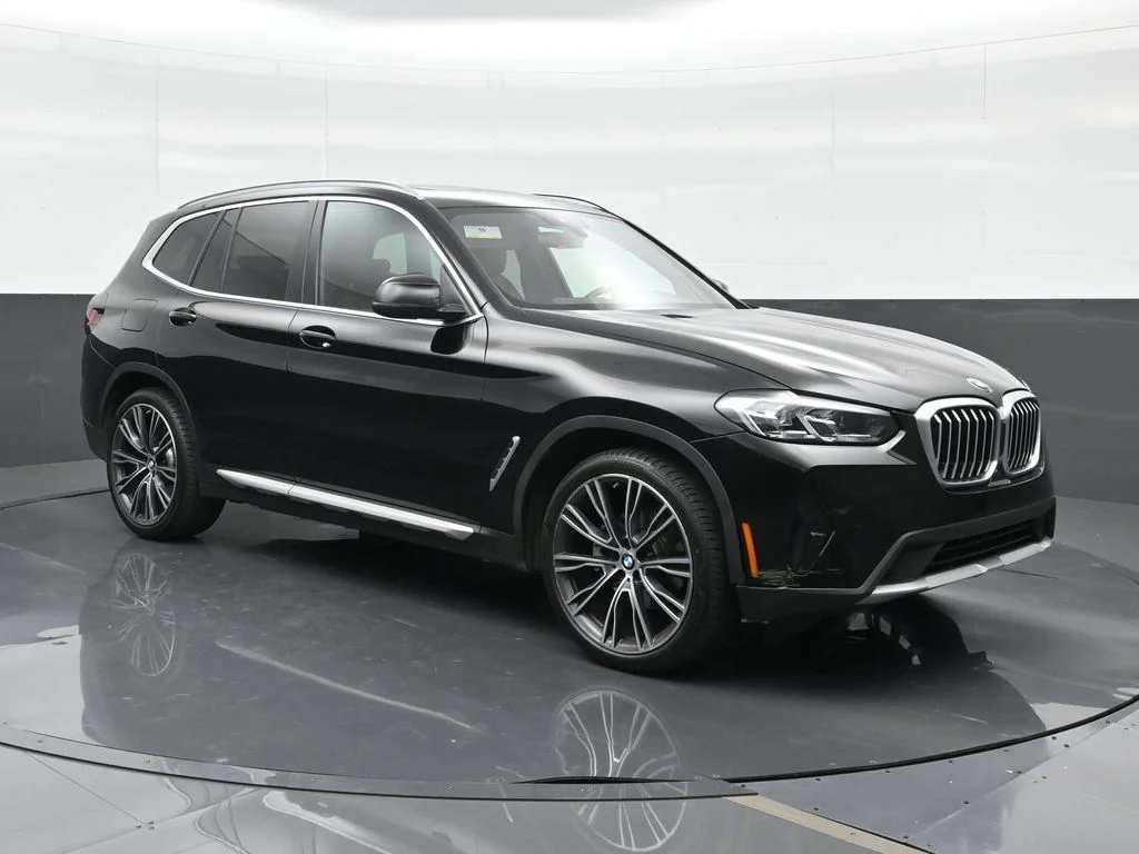 Used 2024 Black BMW sDrive30i image 4