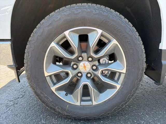 New 2026 Summit White Chevrolet LT (2FL) image 9