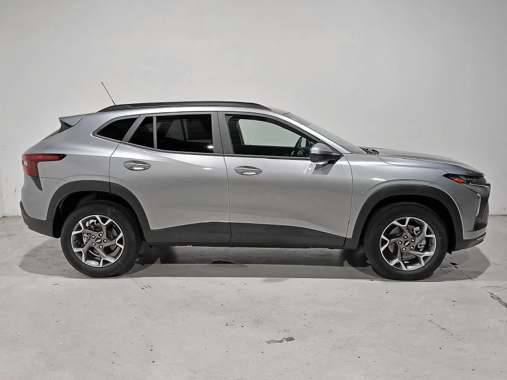 Used 2026 Gray Chevrolet LT image 7