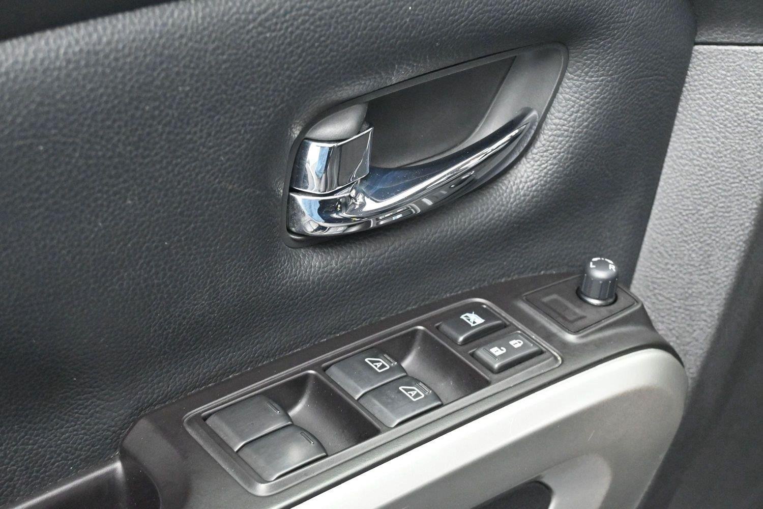 Used 2020 Super Black Nissan SV image 10