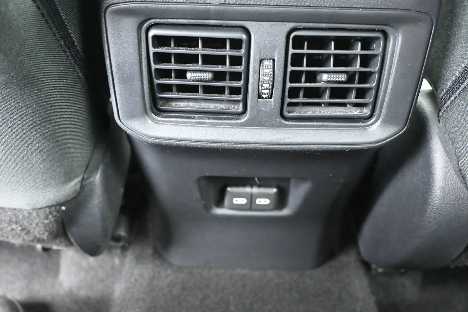 Used 2025 White Toyota XLE image 24