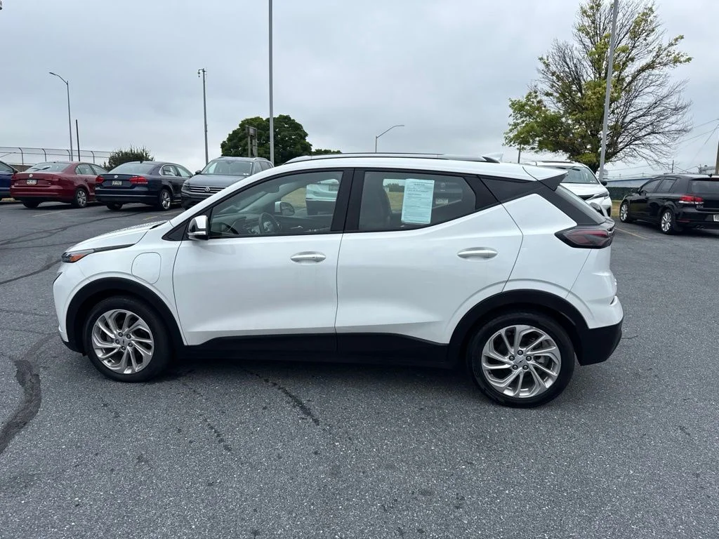 Used 2022 Summit White Chevrolet LT image 16