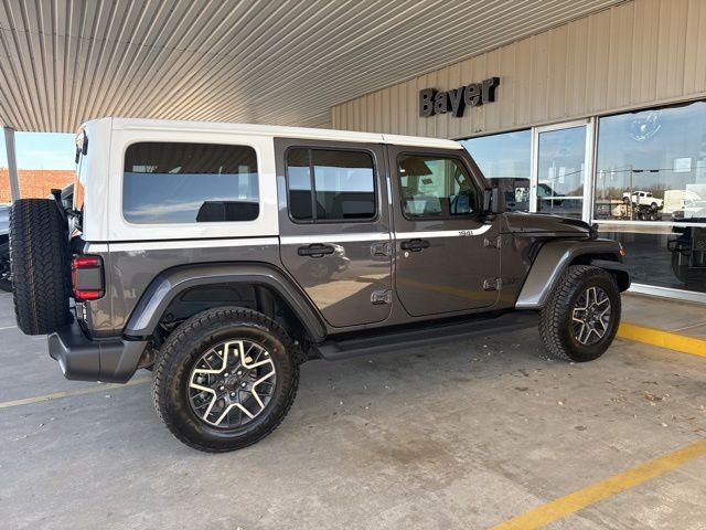 New 2026 Granite Crystal Metallic Clear-Coat Exterior Paint Jeep Sahara image 40