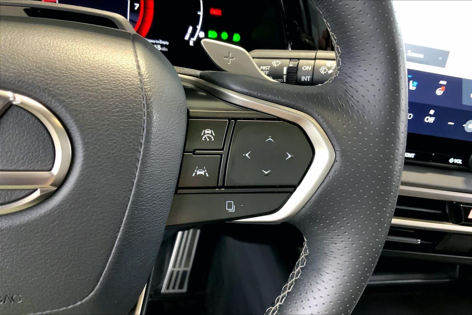 Used 2023 Ultra White Lexus F SPORT Handling image 24