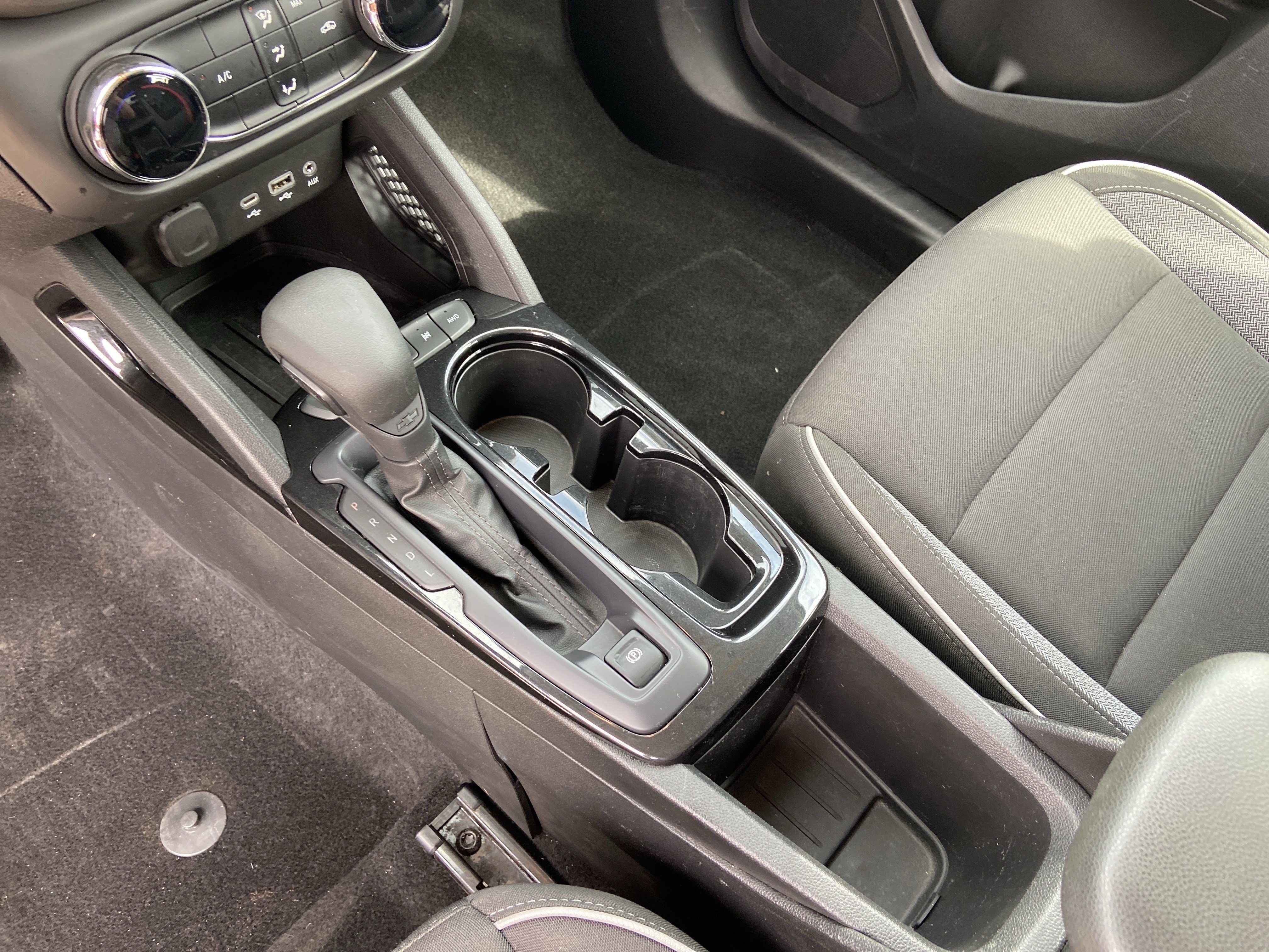 Used 2021 Summit White Chevrolet LS image 24