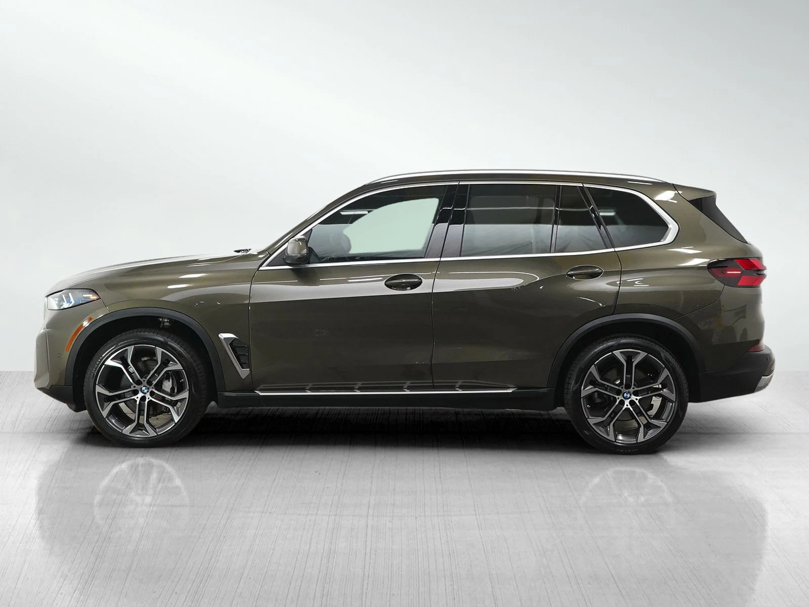 Used 2024 BMW X5 40i with VIN 5UX23EU00R9U97890 for sale in White Bear Lake, Minnesota