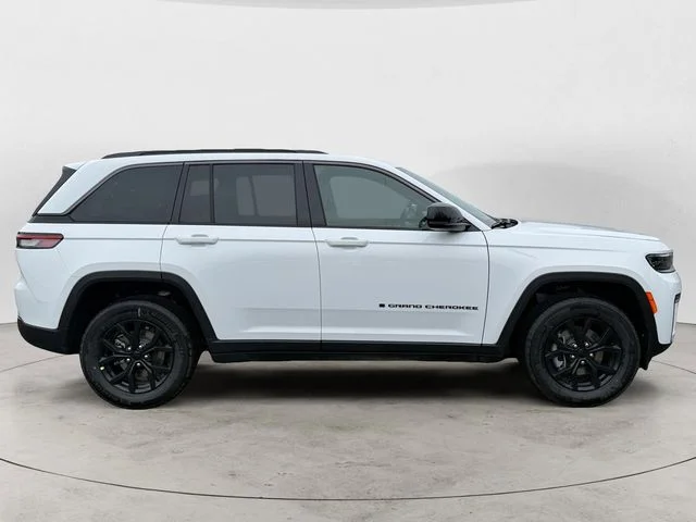 New 2026 Bright White Clear-Coat Exterior Paint Jeep Altitude image 6