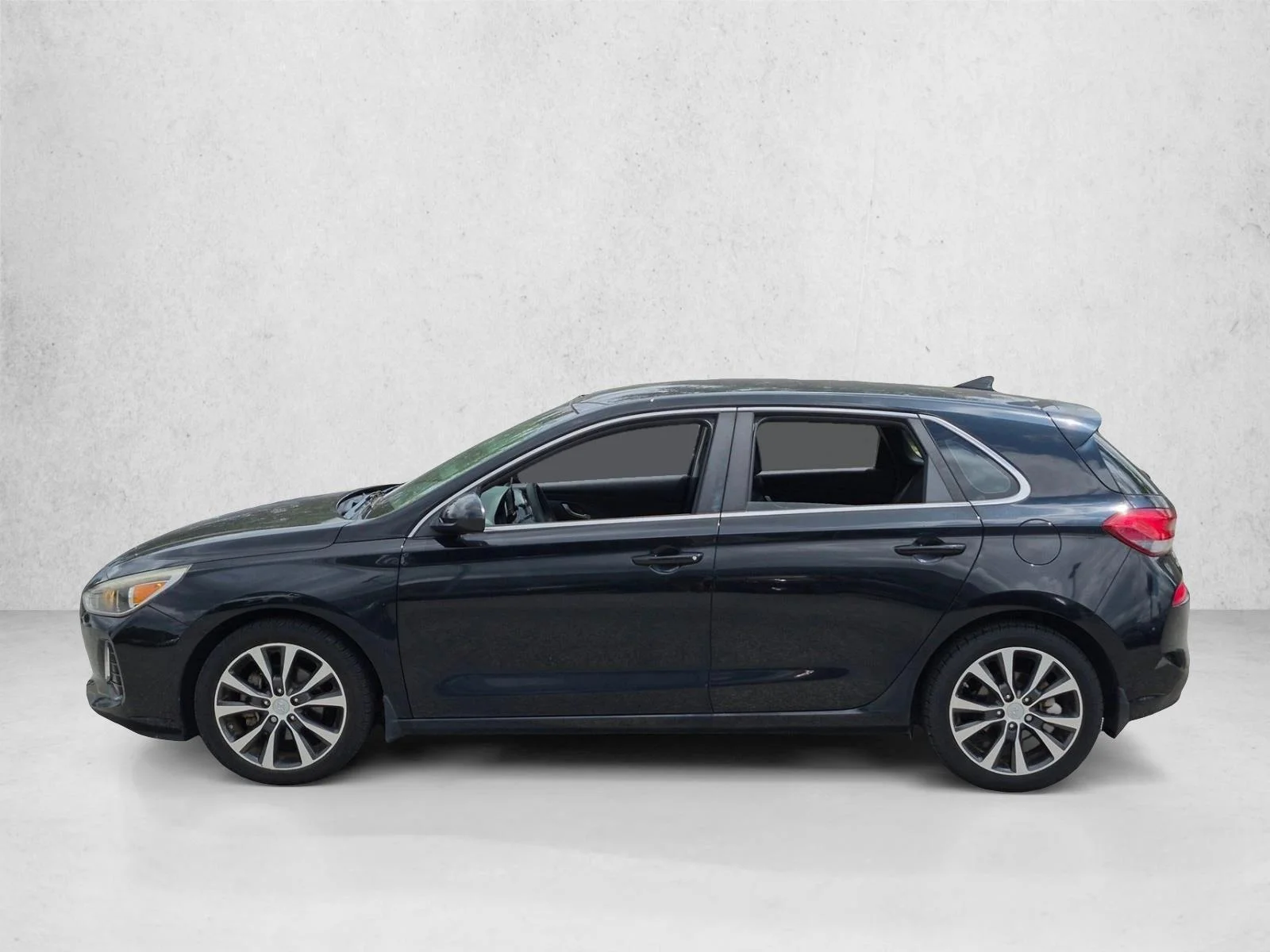 Used 2018 Black Noir Pearl Hyundai  image 8