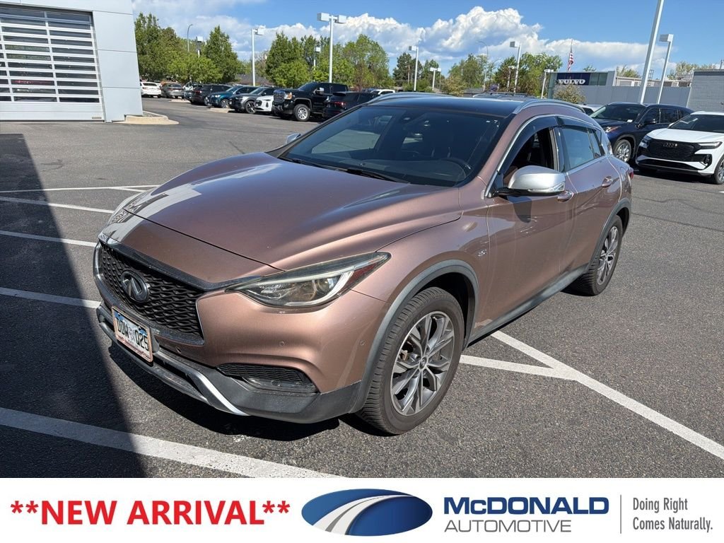 2017 INFINITI QX30 Premium AWD's photo