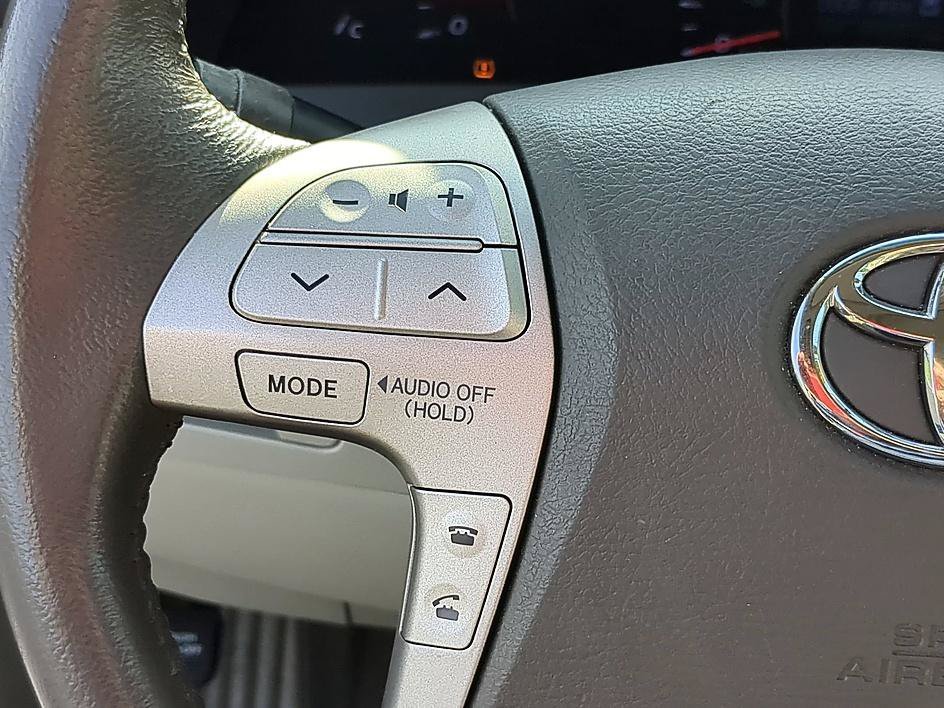 Used 2011 Aloe Green Metallic Toyota XLE image 18
