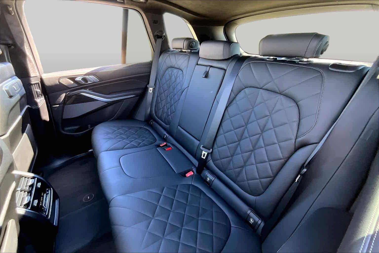 Used 2024 Skyscraper Grey Metallic BMW xDrive40i image 19
