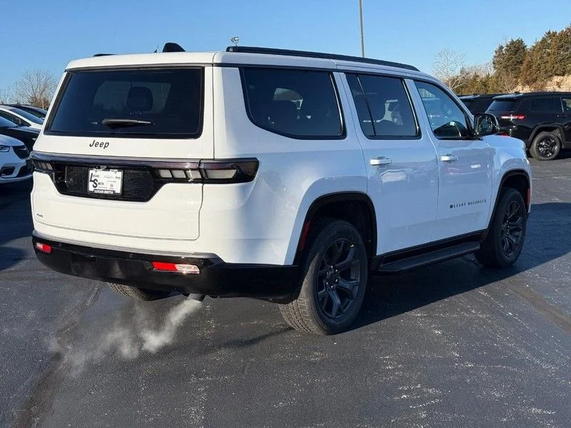 New 2026 Bright White Clear-Coat Exterior Paint Jeep Limited image 3