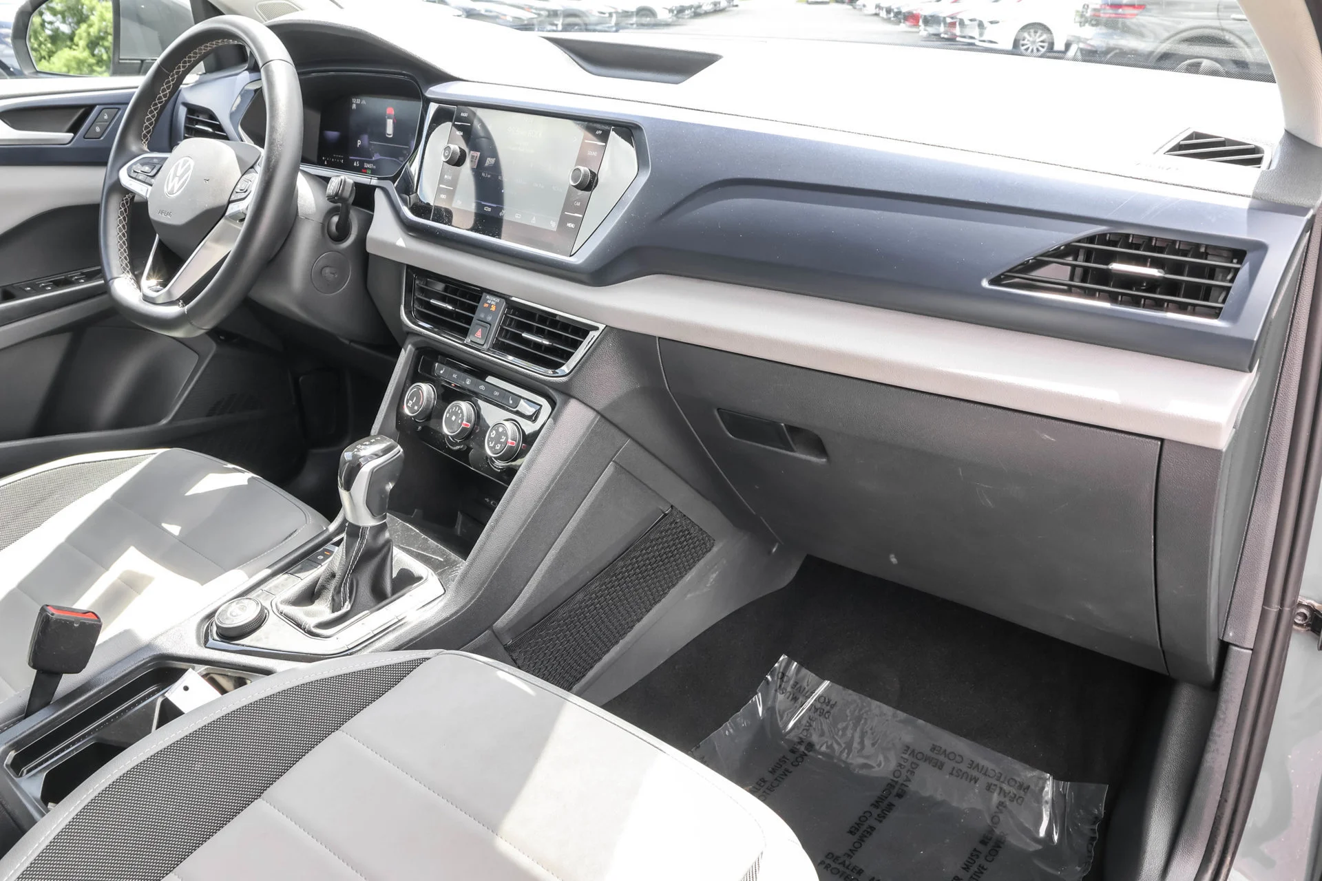 2023 Volkswagen Taos SE - Photo 44