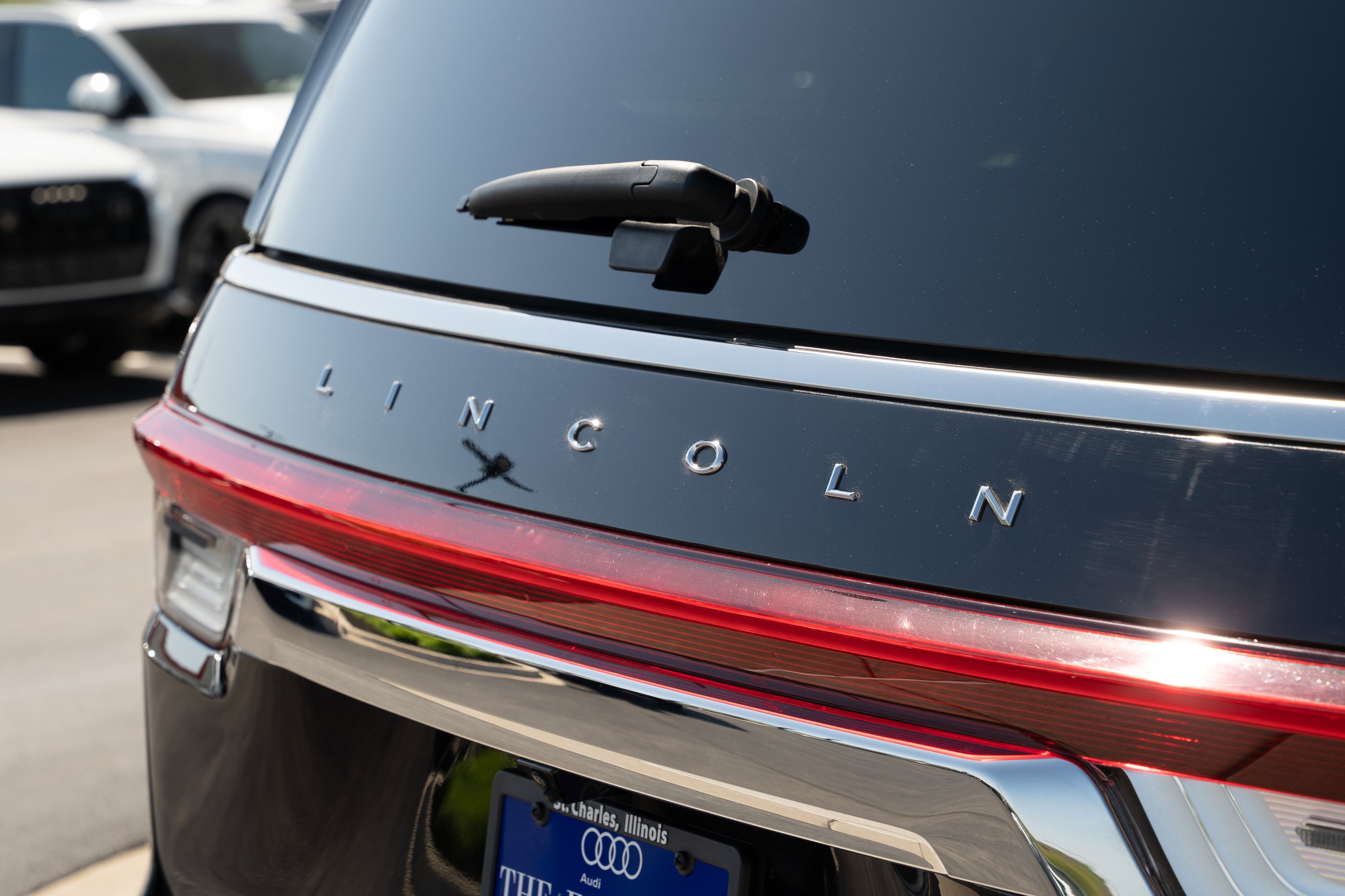 Used 2024 Infinite Black Metallic Clearcoat Lincoln Reserve image 34