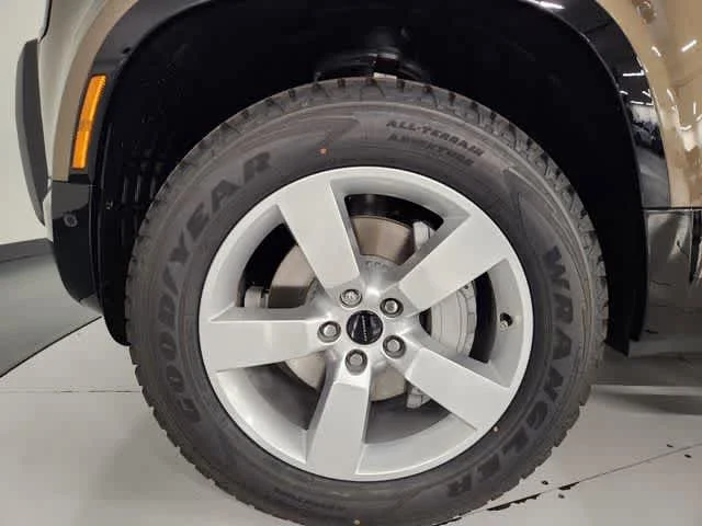 New 2026 Gondwana Stone Metallic Land Rover X-Dynamic SE image 8