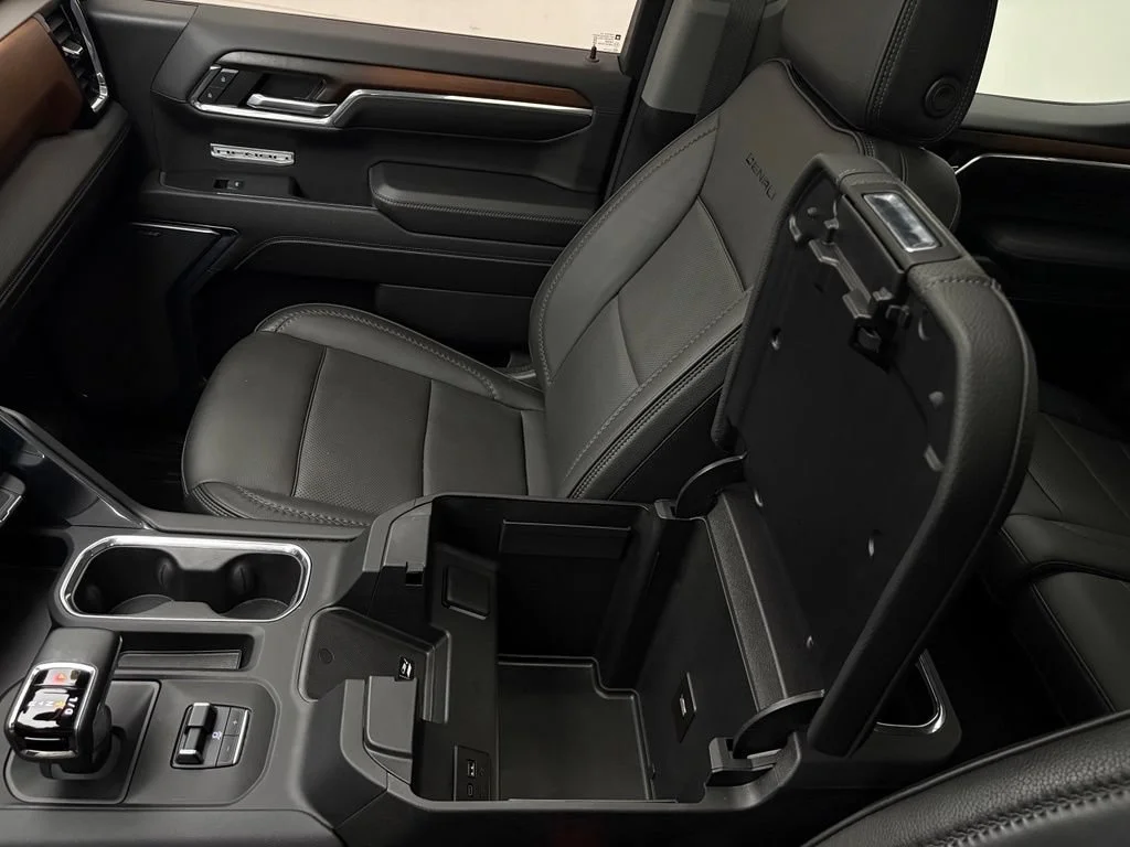 Used 2024 Onyx Black GMC Denali image 31