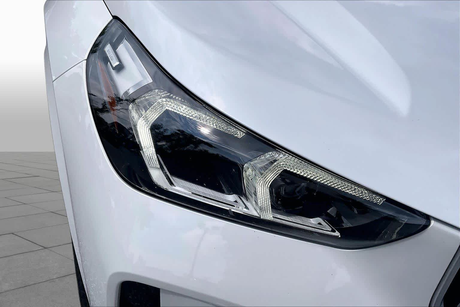 Used 2023 Mineral White Metallic BMW xDrive28i image 28