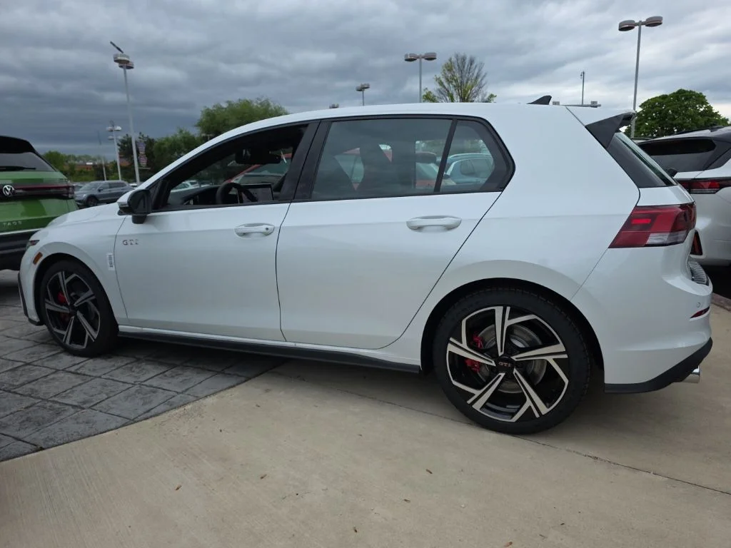 New 2026 Opal White Pearl Volkswagen 2.0T SE image 8