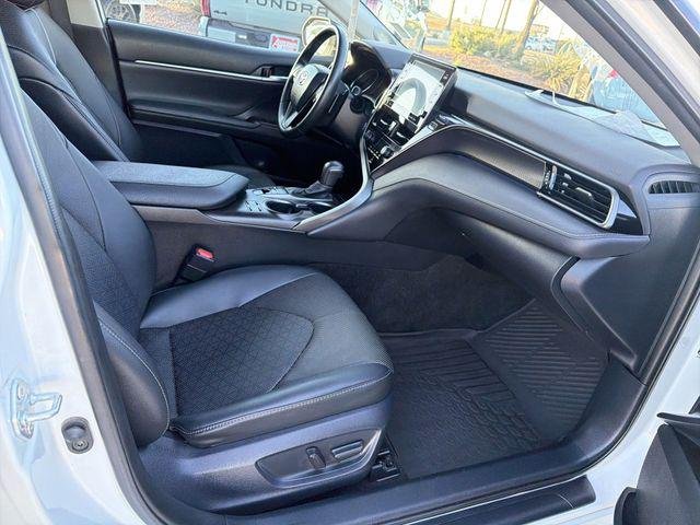 Certified Used 2023 MID BLK/WIND CHILL Toyota  image 28