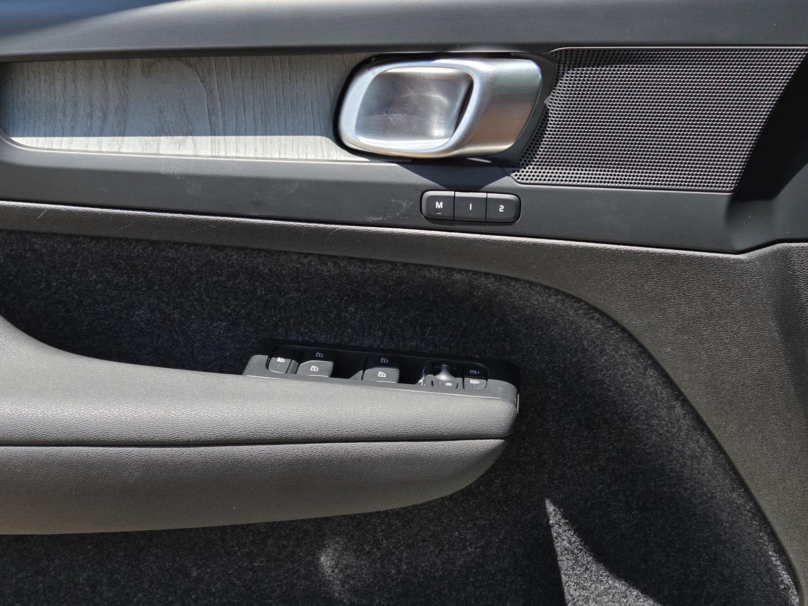 Used 2025 Sage Green Metallic Volvo Core Bright Theme image 29