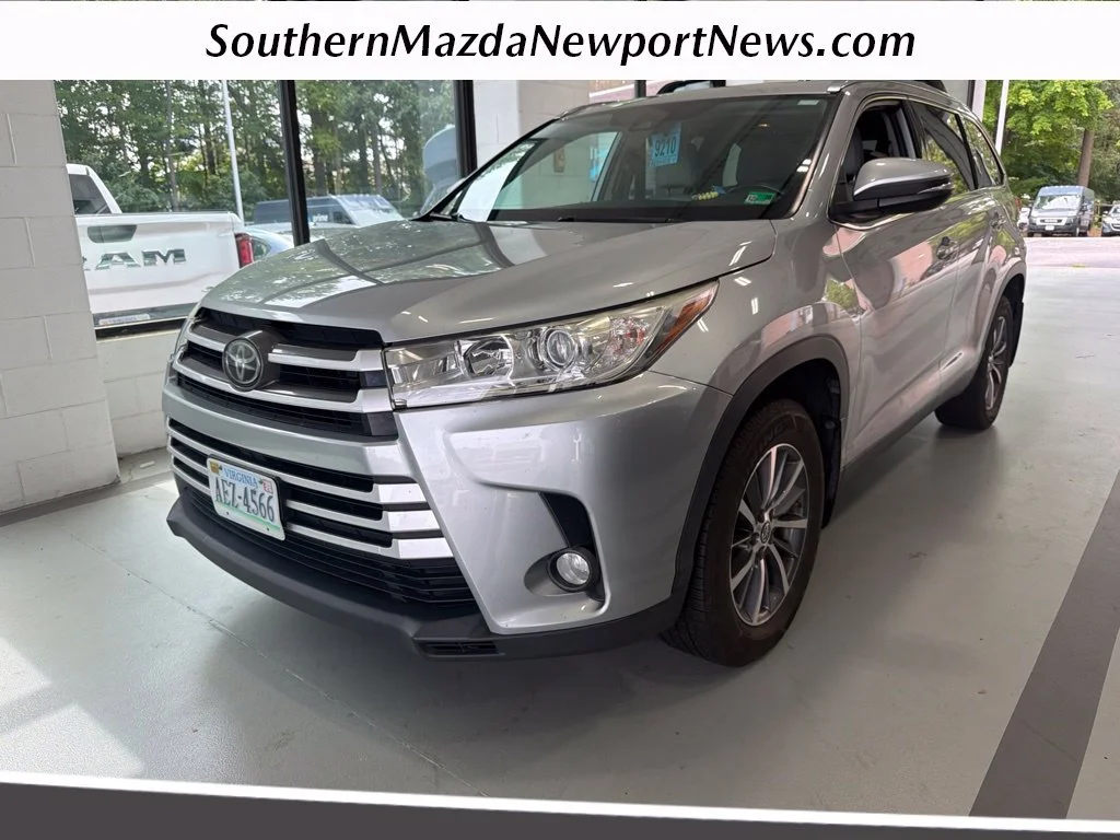 Used 2019 Silver Toyota XLE image 1
