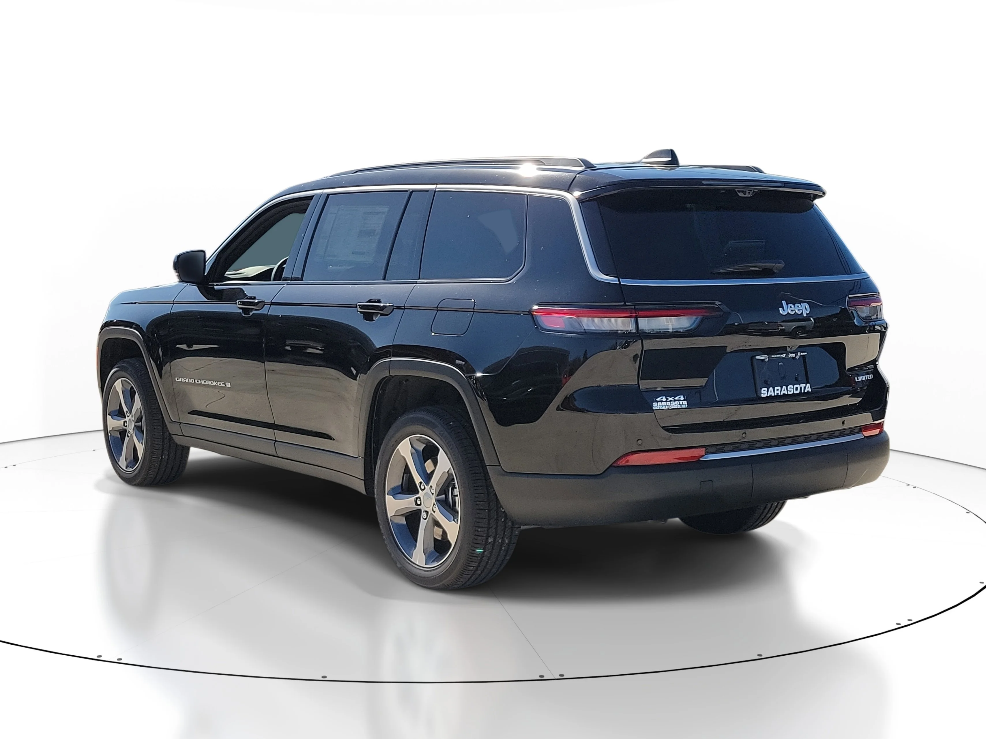 New 2026 Diamond Black Crystal Pearlcoat Jeep Limited image 4
