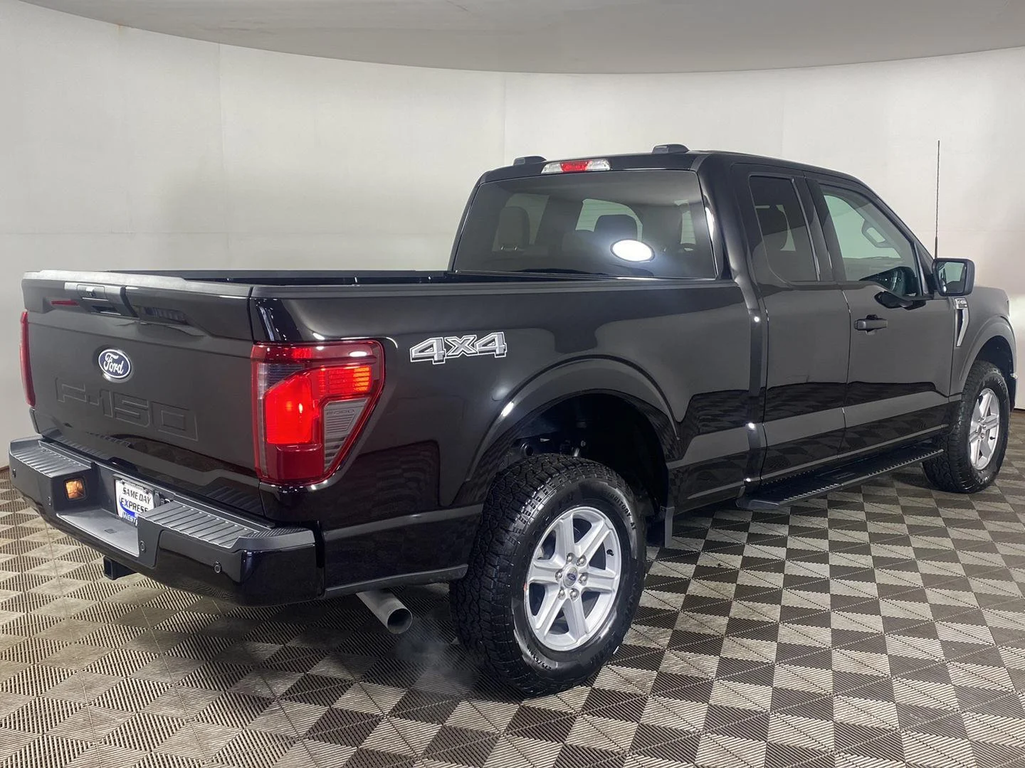 New 2026 Agate Black Metallic Ford XLT image 26