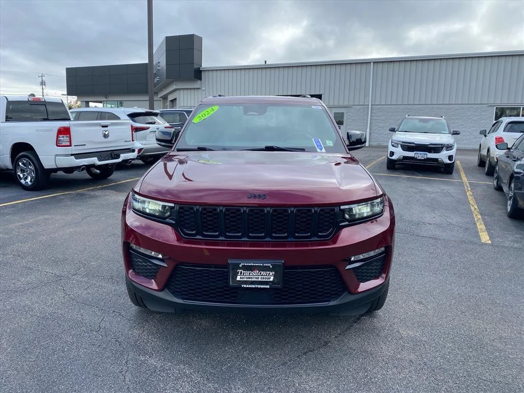 Used 2024 Velvet Red Pearlcoat Jeep Limited image 2