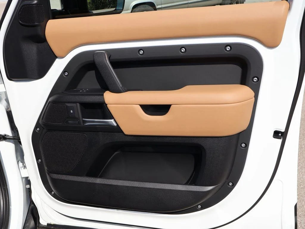 2025 Land Rover Defender V8 - Photo 11