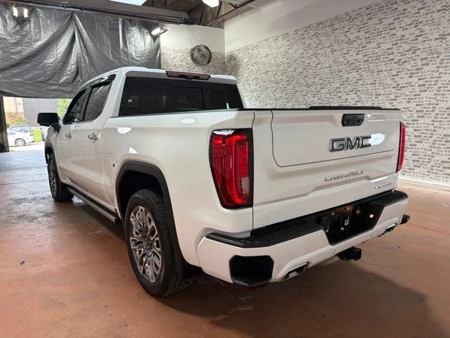 Used 2024 White Frost Tricoat GMC Denali Ultimate image 5