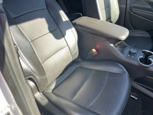 Used 2024 White GMC SLT image 26