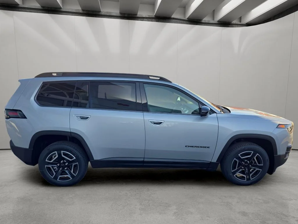 New 2026 Silver Zynith Clear-Coat Exterior Paint Jeep Laredo image 8