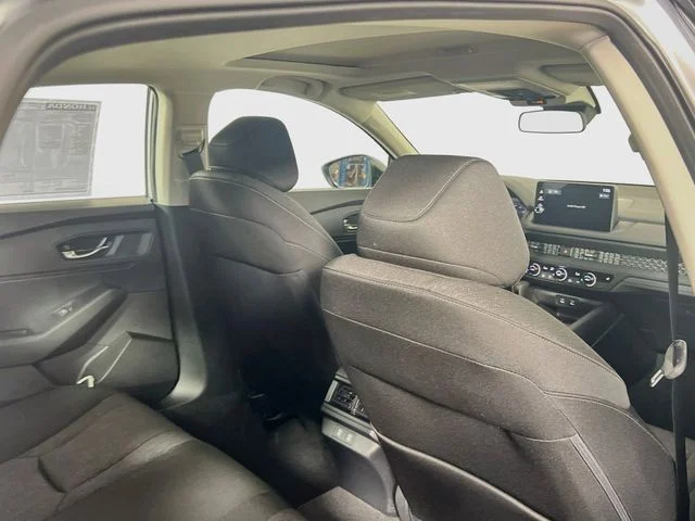 New 2026 Solar Silver Metallic Honda SE image 7