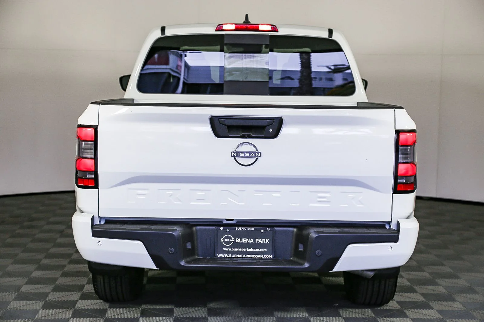 2025 Nissan Frontier SV - Photo 7