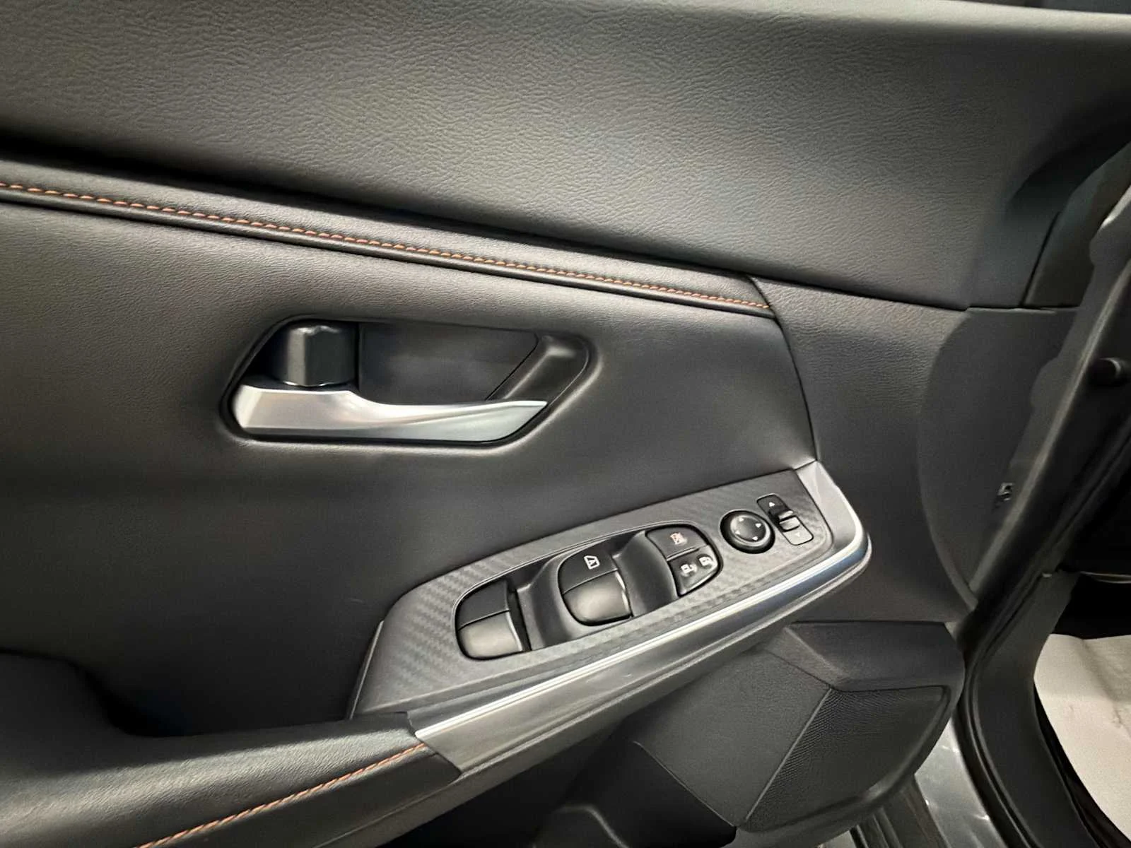 Used 2020 Gun Metallic/Super Black Nissan SR image 15