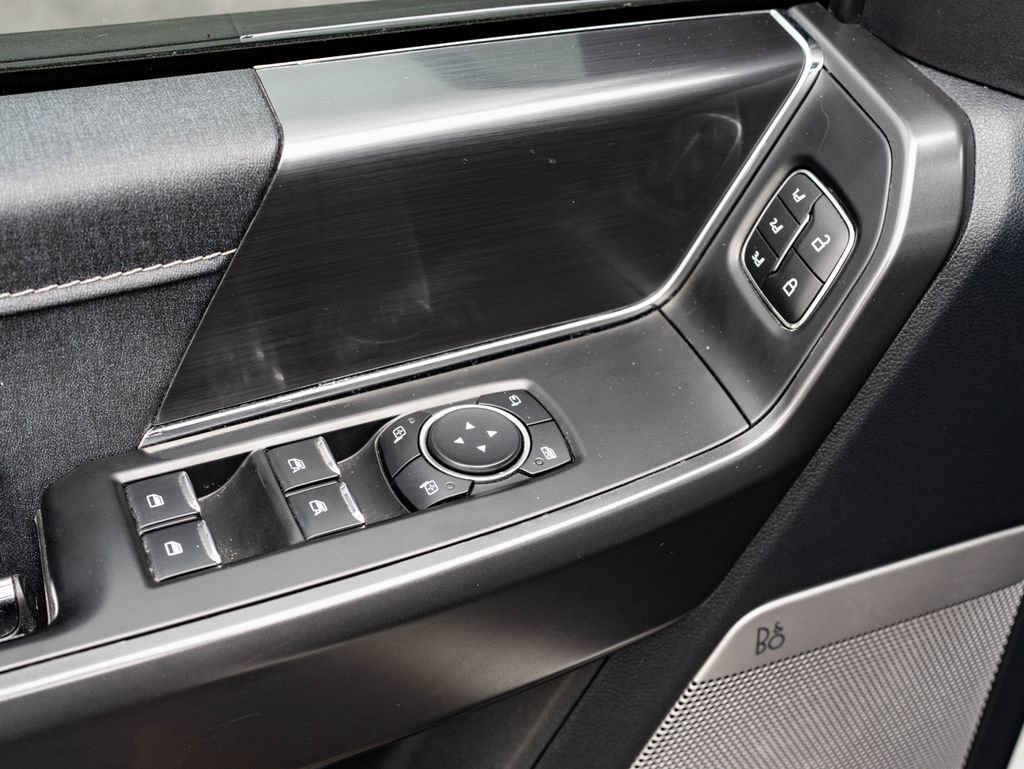 Used 2024 Star White Metallic Tri-Coat Ford LARIAT image 25