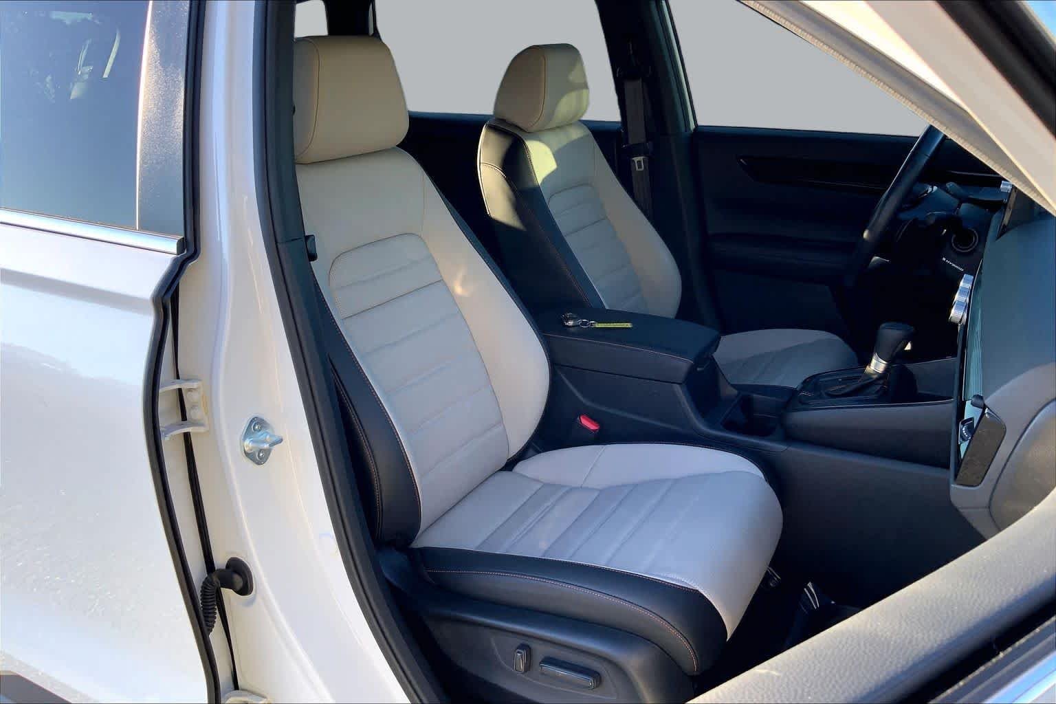 Used 2025 Platinum White Pearl Honda Sport Touring image 8