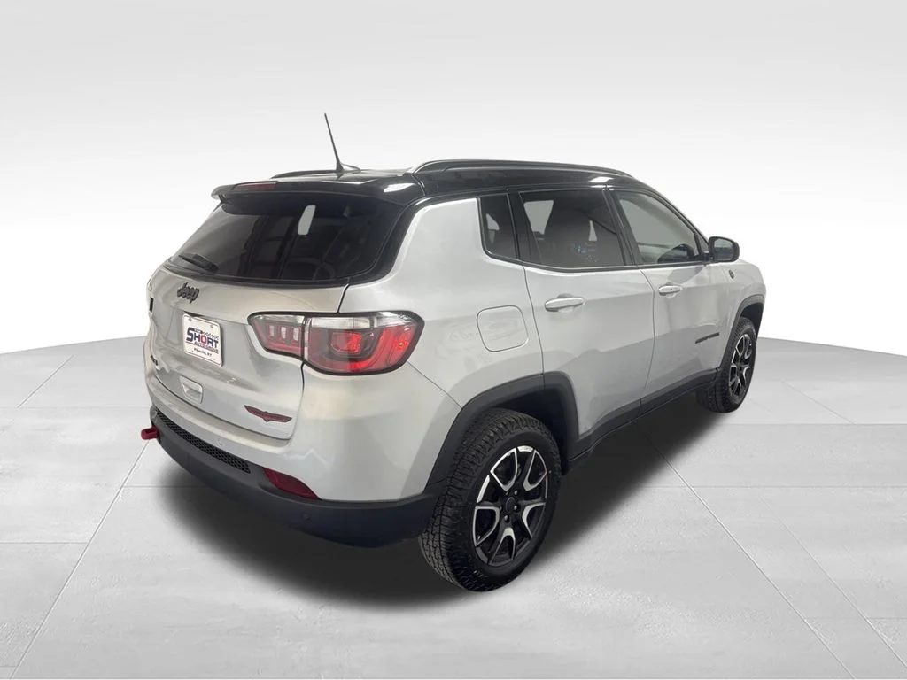 Used 2025 Silver Jeep Trailhawk image 4